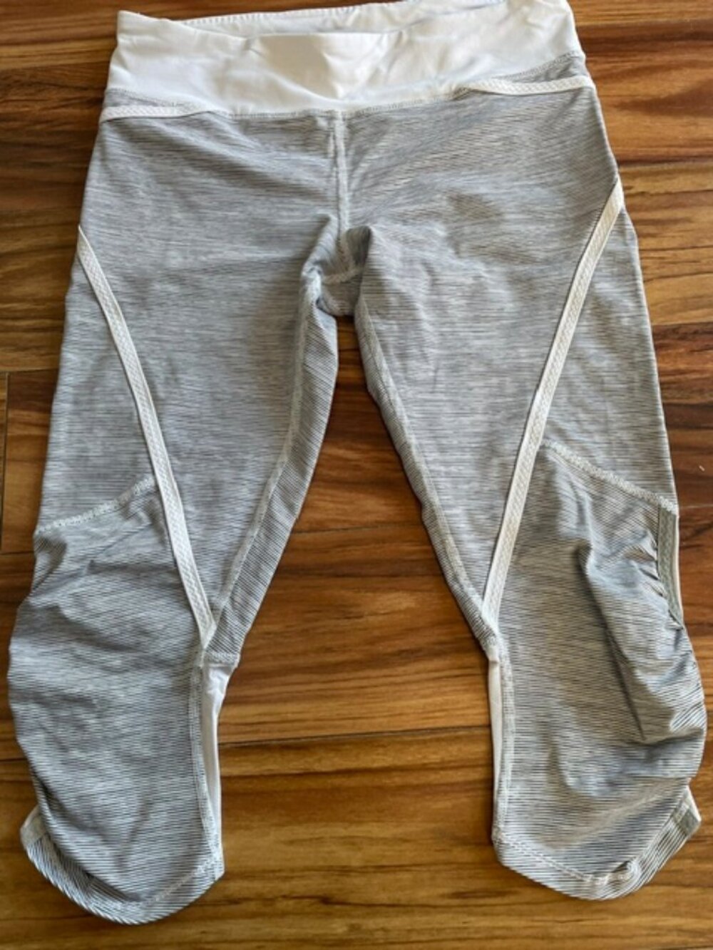 Lululemon Women's High Rise Lines Striped Capri Legging, White Gray, Size 6